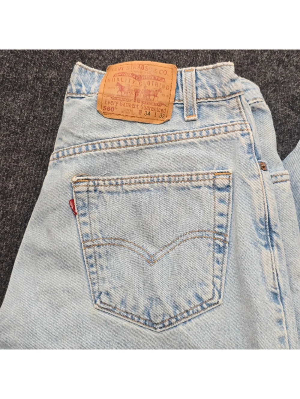 Vintage Levis 560 Loose Fit Tapered Leg Jeans Light Wash Made in USA 34x32